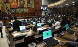 Ecuador baja su Riesgo país a menos de 900 puntos por primera vez desde 2022